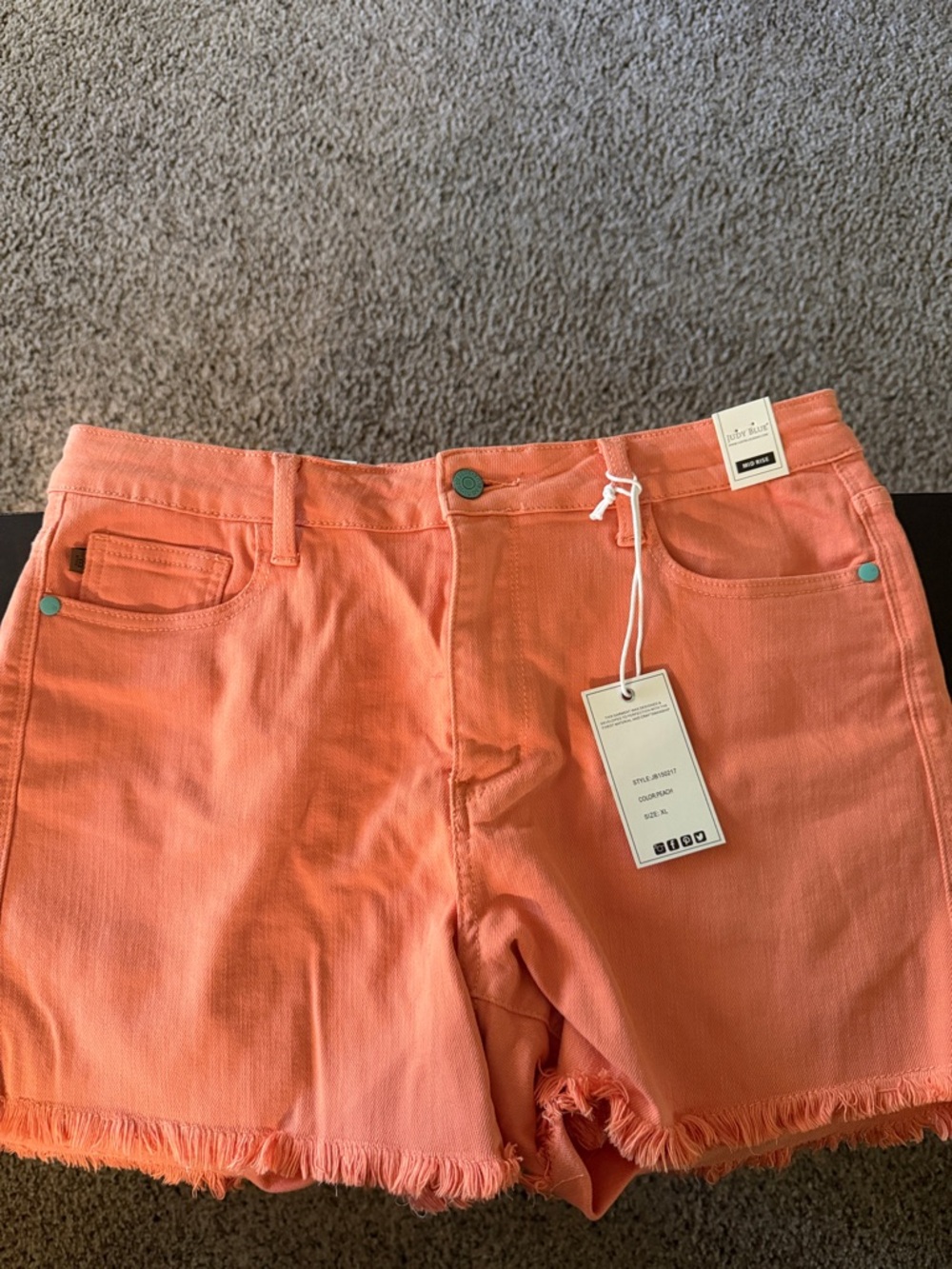 Judy Blue frayed hem Peach denim shorts. NEW